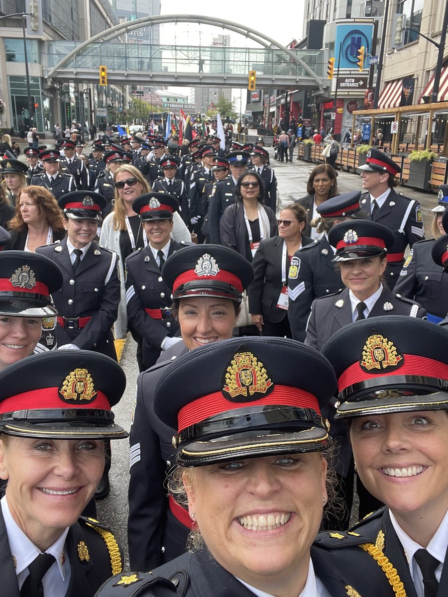 On #NationalPoliceWomanDay - we are proud to represent <a href="/PeelPolice/">Peel Regional Police</a> at the @IAWP2022 conference! Over 900 delegates from 47 countries! Thank you <a href="/DC_Milinovich/">Deputy Chief Nick Milinovich</a> for coming to support us! #StrongerTogether #IAWP2022