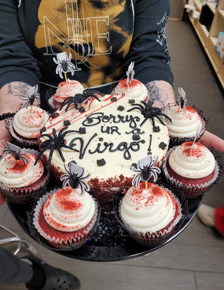 Carmine_Deville's tweet photo. My wife brought me this early birthday cake at work and it's overflowing with spiders and I'm losing it, this is the best cake I've ever been given 🕷️🕸️🖤 https://t.co/ONtMeaWDRB