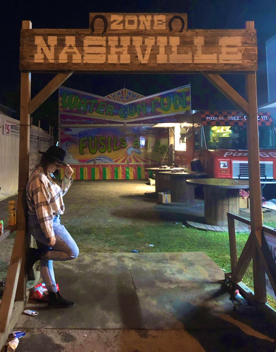 evapg05's tweet photo. Une vrai country girl elle🐴🎶 #nashville #fwst @FestivalWestern https://t.co/AtEUiq5wCN
