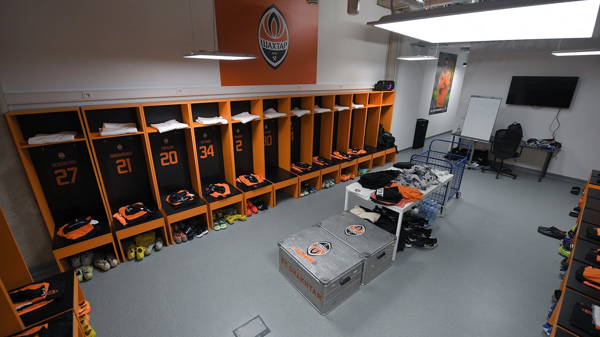 FCShakhtar's tweet photo. 🙏 Дякуємо за теплий прийом у Польщі, @LegiaWarszawa!

Dziękuję! 🇺🇦🤝🇵🇱

#Shakhtar #Legia https://t.co/h86TGmYkJP