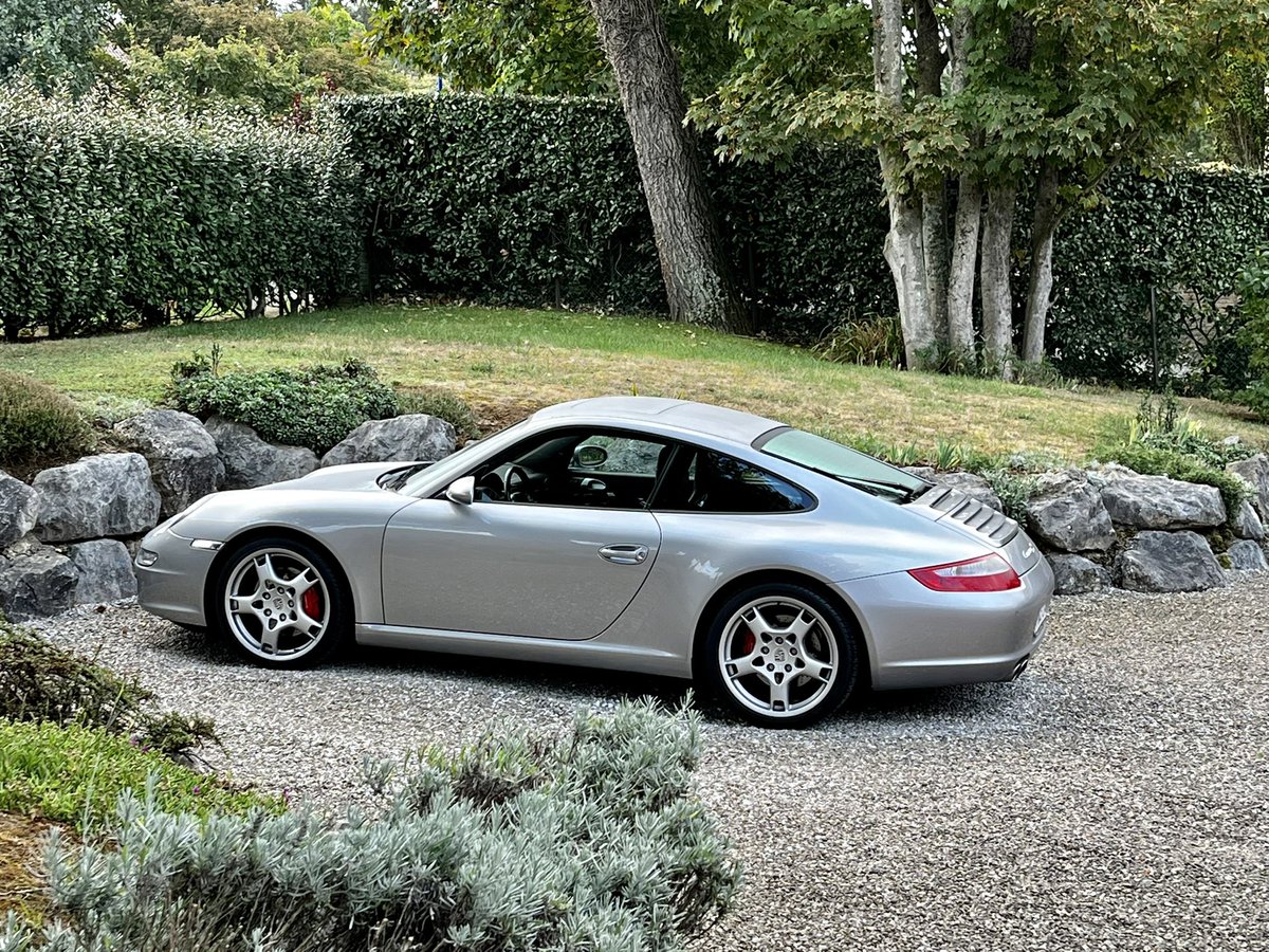 David_Favest's tweet photo. @AutoPap Love the silver colour on a 911 🤍 lot’s of them on the road but still, timeless elegance! https://t.co/SNuBUIxv1S