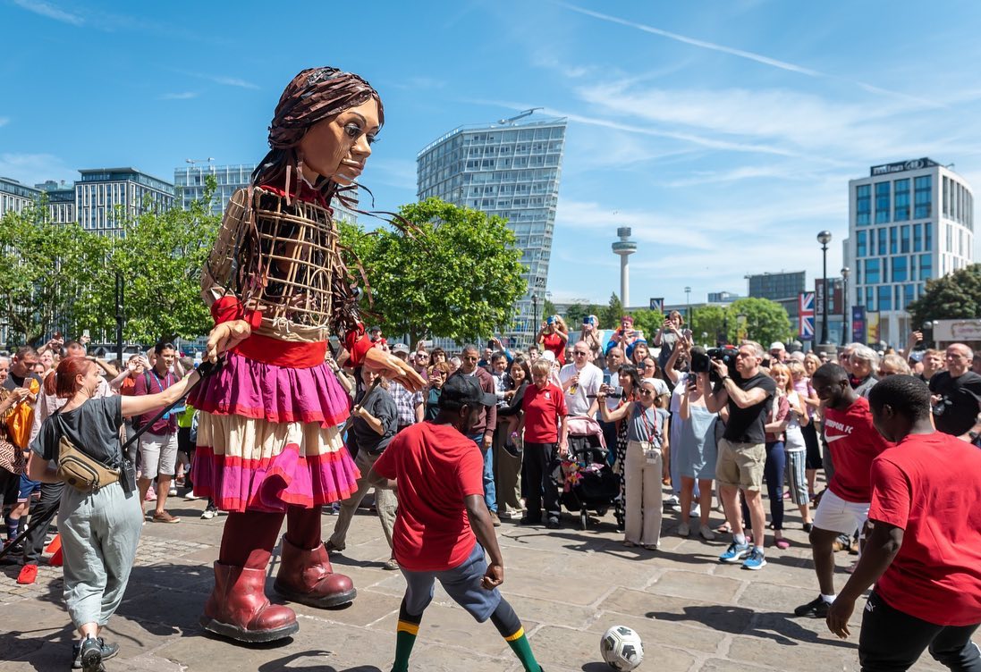 ItsInQueens's tweet photo. Little Amal tours NYC, including five Queens neighborhoods, from Sept. 14 to Oct. 2. @jamaicaarts More: https://t.co/rzLgEiF6Pl https://t.co/iZMT9pHcUt