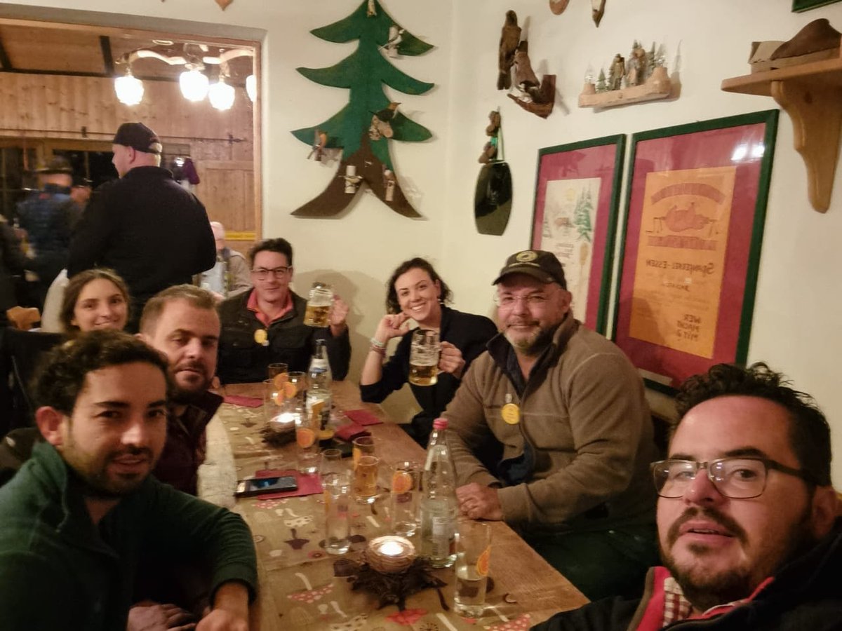 MICerveSA's tweet photo. Pasamos un divertido fin de semana en Dürrwies en el Seminario organizado por Weyermann® junto con distribuidores de 23 países diferentes! 🇩🇪
Gracias @Weyermann_Malts  por la invitación y el tiempo invertido en estrechar lazos de amistad con sus distribuidores! 
Prost! 🍻 https://t.co/tWrk4Is5TR