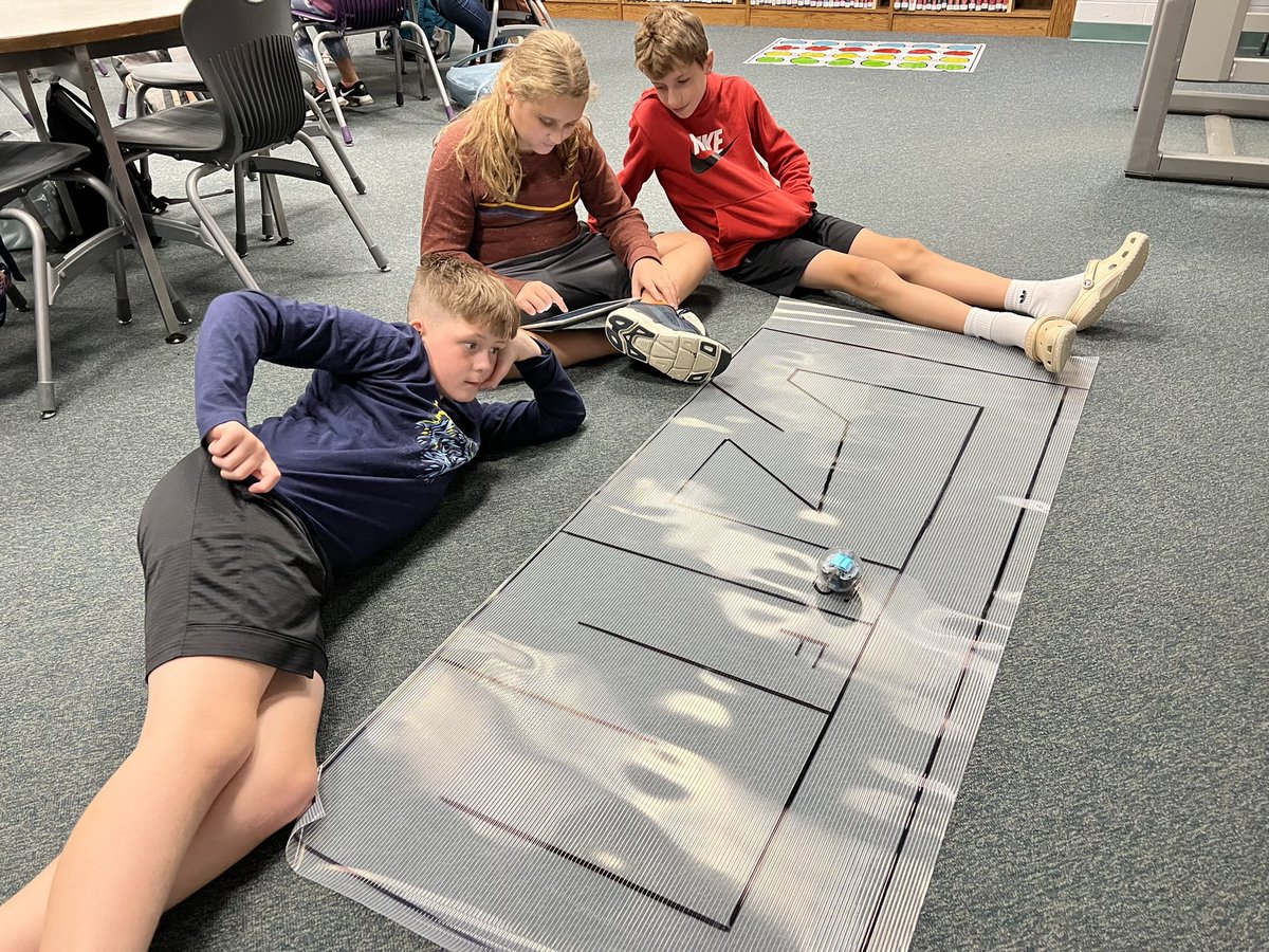 Sevier_Library's tweet image. Robotics was engaging today! Students began trying to code mazes or play robotics style twister. #SevierMeansStem @KCS_Sevier