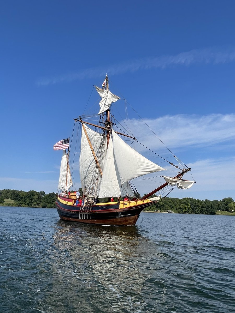 #MarylandDove is sailing home from Annapolis. Follow the journey to HSMC with any AIS tracking apps.

marinetraffic.com/en/ais/home/sh…

#Sailing #WoodenShip #LivingHistory