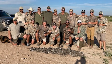 bigaljack's tweet photo. Had a fantastic dove hunt this weekend in Balmorhea TX this weekend with @UncleLuke02 @TomTheBomb_27
Sunflowers really bring the birds! https://t.co/rFccQgs2CG