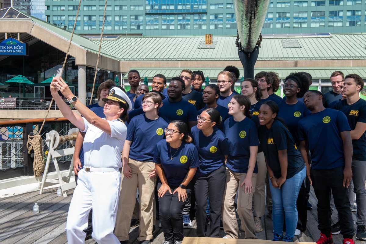 U.S. Navy tweet media