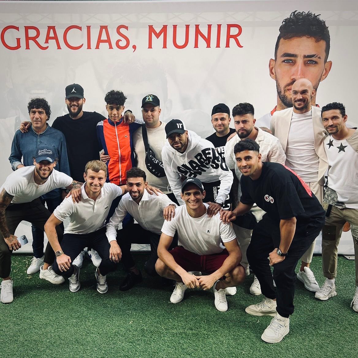 ivanrakitic's tweet photo. Mi mano derecha, ahora y siempre a tu lado.!💪💪💪 momento con mucha emoción… te quiero mucho z…. Todo lo mejor y nos vemos pronto🙏👍 @Munirhaddadi @sevillafc 

#sevillafc #munirelhaddadi 
#rakitic https://t.co/FFDjUtdMFt