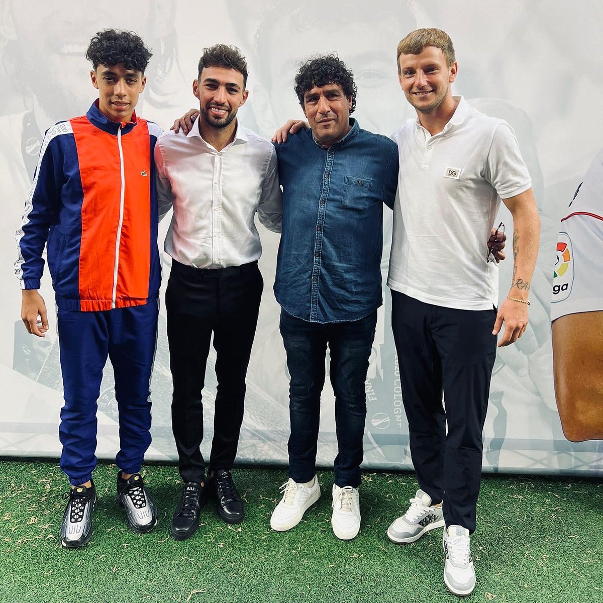 ivanrakitic's tweet photo. Mi mano derecha, ahora y siempre a tu lado.!💪💪💪 momento con mucha emoción… te quiero mucho z…. Todo lo mejor y nos vemos pronto🙏👍 @Munirhaddadi @sevillafc 

#sevillafc #munirelhaddadi 
#rakitic https://t.co/FFDjUtdMFt