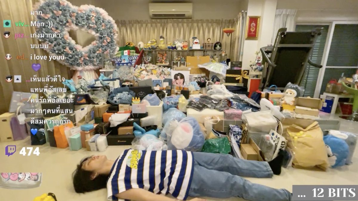usnttr_SG's tweet photo. Look at all the gifts he got 🥺❤️ 

#usnttr #RYM_Us https://t.co/Pxp5RlTZOC