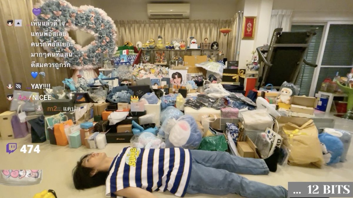 usnttr_SG's tweet photo. Look at all the gifts he got 🥺❤️ 

#usnttr #RYM_Us https://t.co/Pxp5RlTZOC