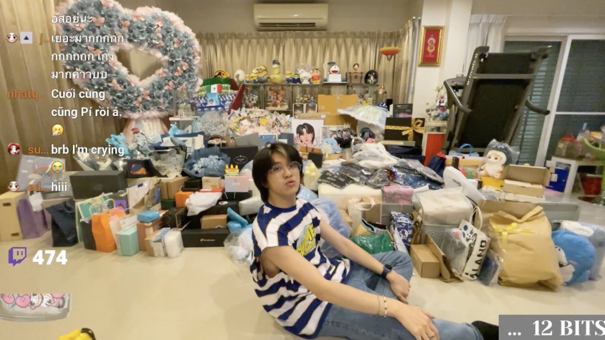 usnttr_SG's tweet photo. Look at all the gifts he got 🥺❤️ 

#usnttr #RYM_Us https://t.co/Pxp5RlTZOC