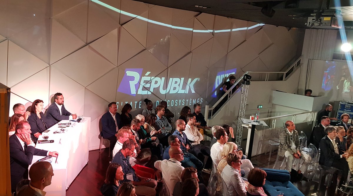 l_evenementiel's tweet photo. #Live1 de l'Événementiel, c'est maintenant avec les témoignages des grands dirigeants : #Puydufou #Paris2024 #PublicisLive #Etam #Tourdefrance #LaCompagnieduLit #PauleKa #WMH #Brainsonic #Vivatech 

Organisé par @Republikgroup

#Live1 #event #digital #talkshow #disruptif #BtoB https://t.co/59fWZfH5q4