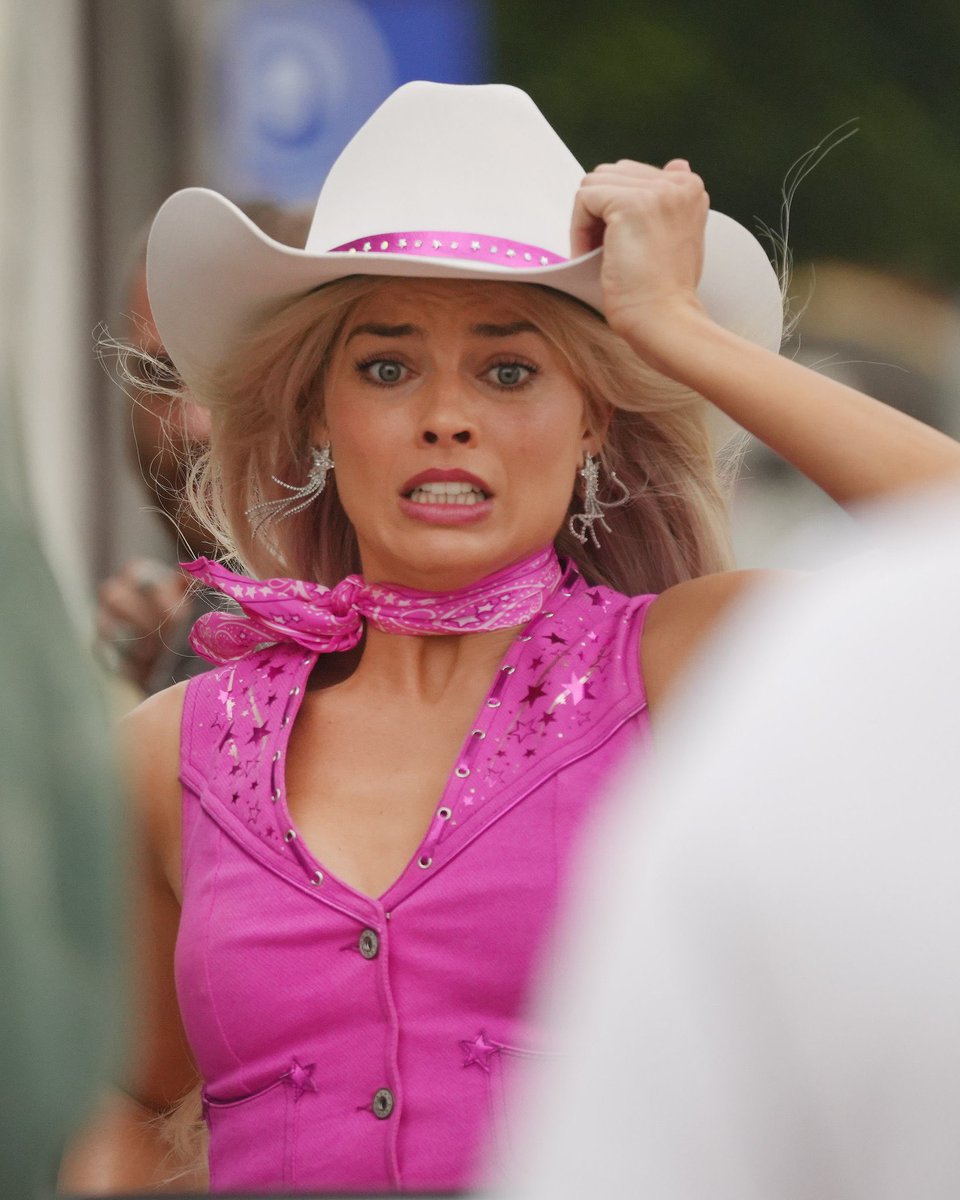 she's been gone for a really long time 

she's back <3