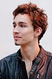 Michelle291980's tweet photo. Rewatching @LOVEHATETVDRAMA purely for @RobMSheehan - no shame here 👍🏼😂😍#robertsheehan #lovehate https://t.co/flXYaYFSSF