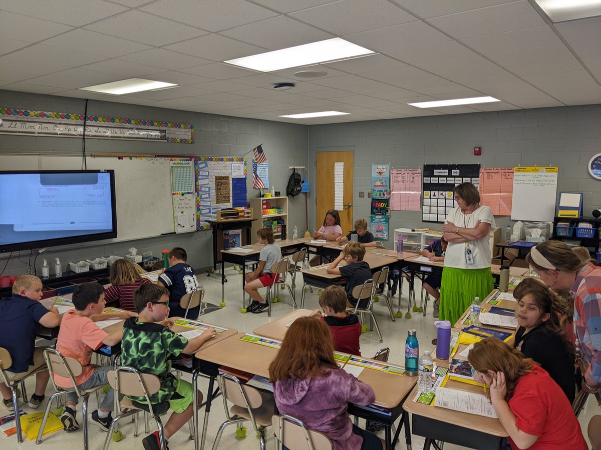 sumnertigers's tweet photo. In 3rd grade, Mrs. Keith's class, students use multiplication to find the number of stamps in an array. https://t.co/WMtw5EX9fc