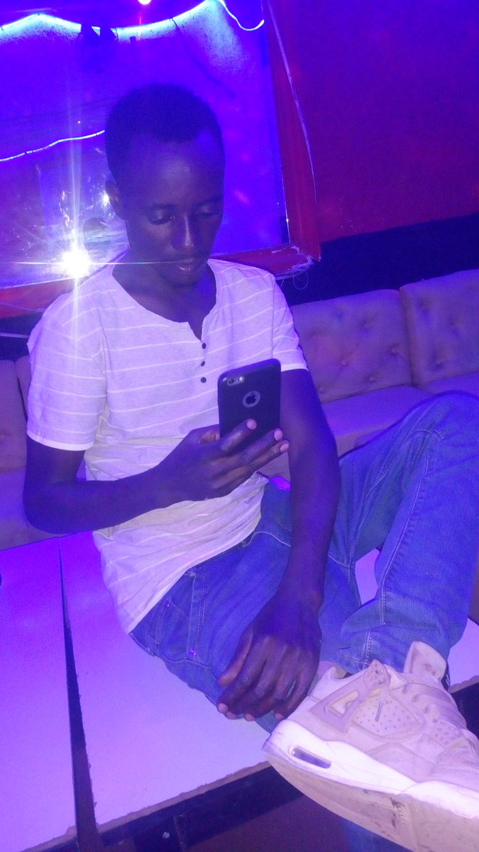 Gakire18's tweet photo. Mwababyeyimwe muzirikana ko igihe cya mashuri cyageze knd amafaranga yarabuze Duke mubonye muducunge neza mutitwaje ngibintu kwisoko birahenze https://t.co/Ik57AUTlXB