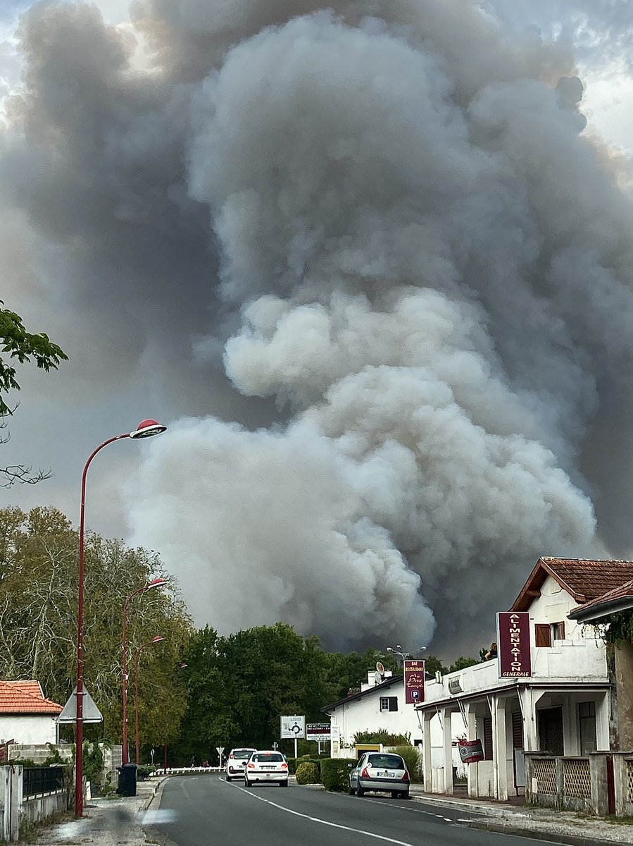 La_Meteo_du_13's tweet photo. Et pendant ce temps, la Gironde brûle encore un 12 Septembre par plus de 39°. 

Année 2022 sidérante...

© Tim Cainant https://t.co/zA6vgtPMOT