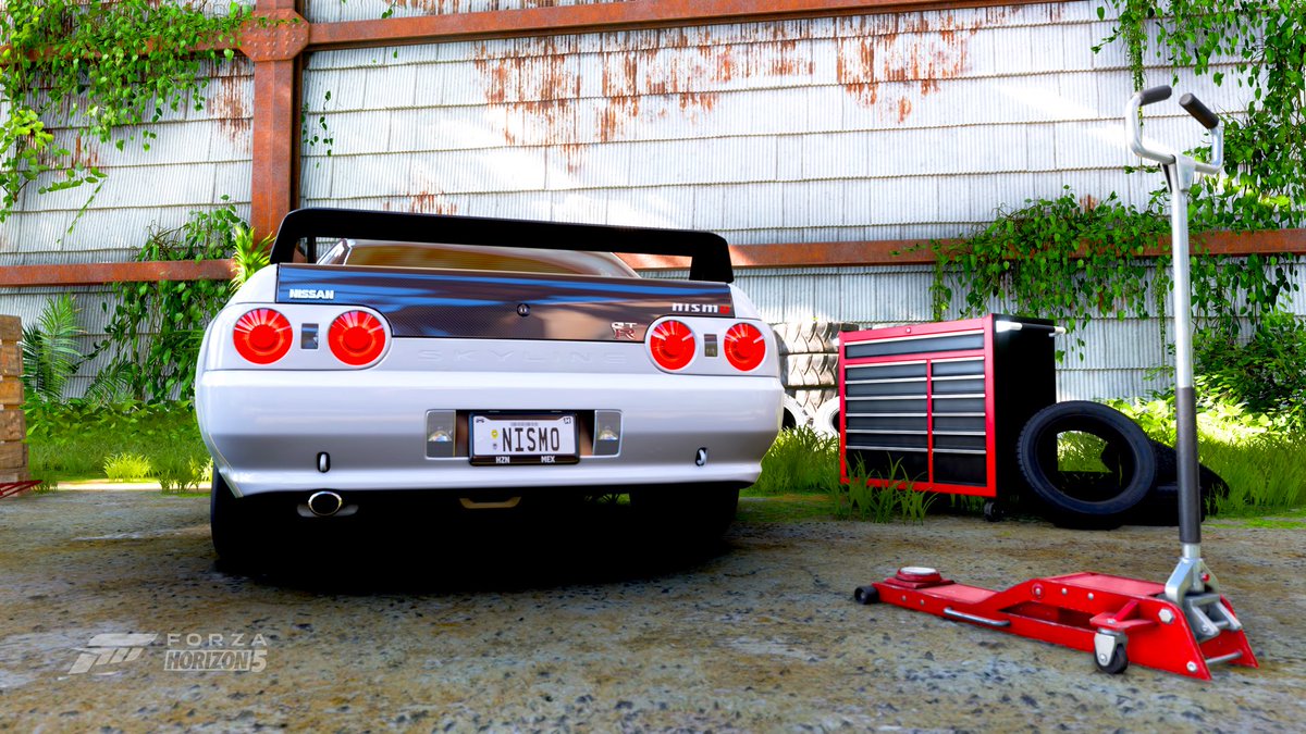 mad_officially's tweet photo. #ForzaHorizon5 #XboxShare #Nissan #Skyline #GTR #Nismo #CarbonFibre 1993 Nissan skyline GTR v-spec with carbon fibre splitter, bonnet and boot + nismo stickers, share code 704 939 152 https://t.co/q6dXM4EYST