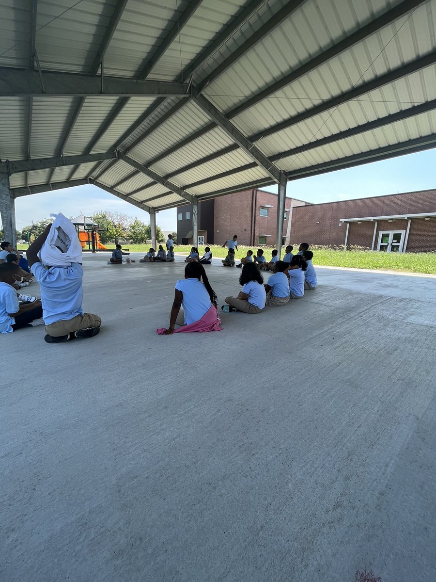 Growing_In_3rd's tweet photo. Good ‘ole Duck, Duck, GOOSE! 3rd grade recess😃 @AthertonES https://t.co/7671AkpYsM