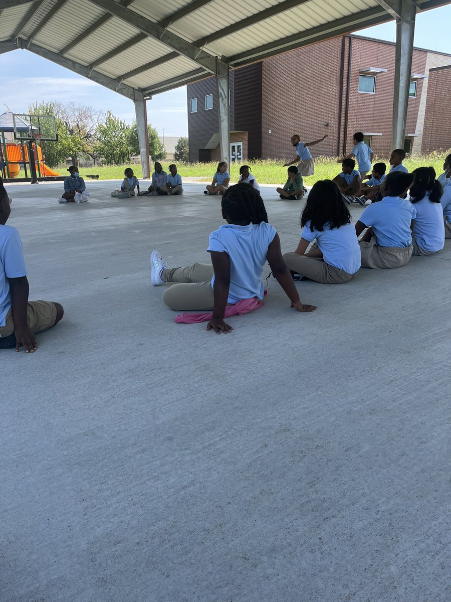 Growing_In_3rd's tweet photo. Good ‘ole Duck, Duck, GOOSE! 3rd grade recess😃 @AthertonES https://t.co/7671AkpYsM