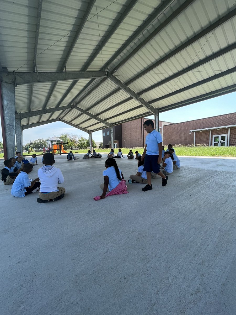 Growing_In_3rd's tweet photo. Good ‘ole Duck, Duck, GOOSE! 3rd grade recess😃 @AthertonES https://t.co/7671AkpYsM