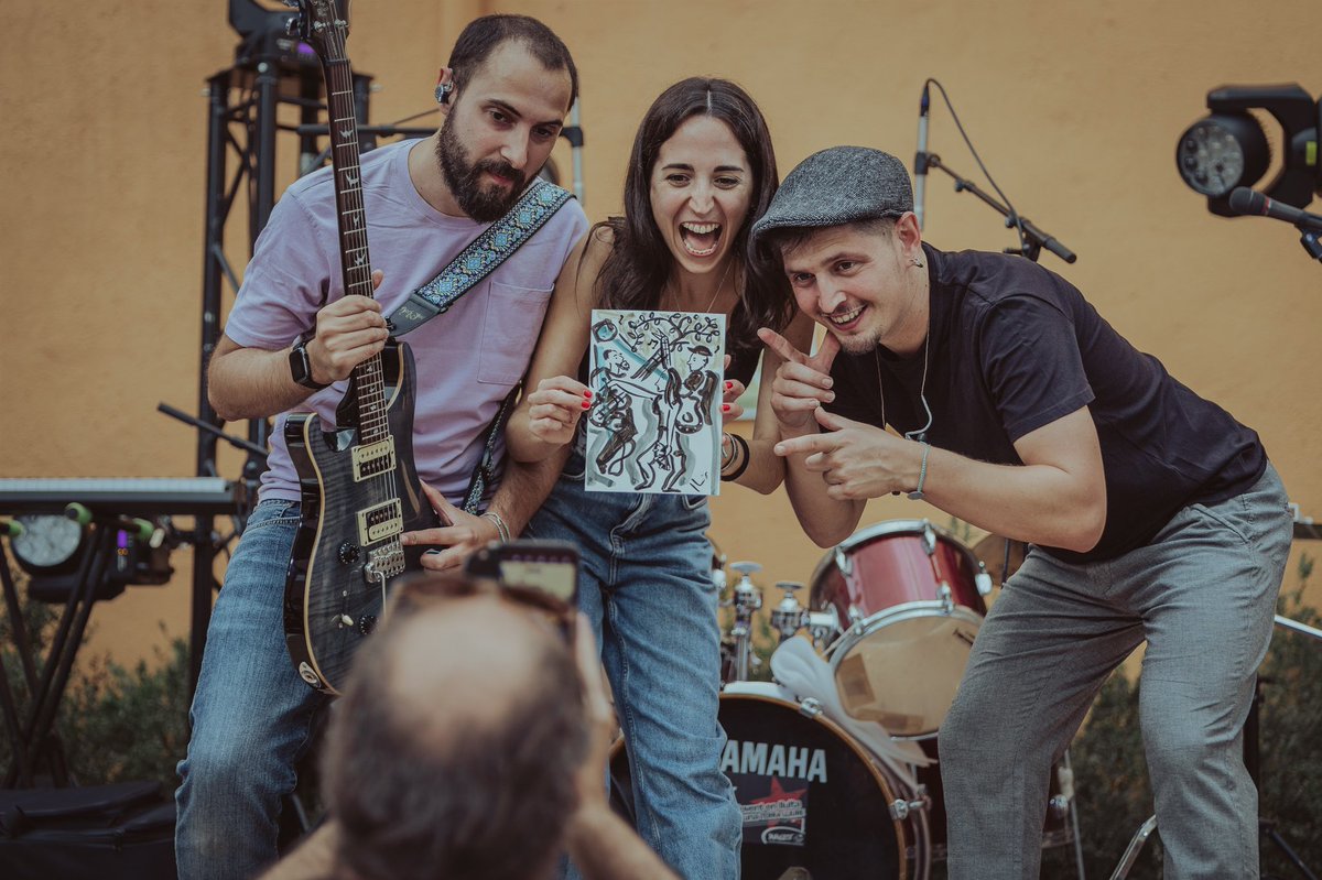 SotracOficial's tweet photo. Que bonic que va ser ahir al #firamusics! Un plaer tancar la gira d’estiu a Sant Joan de les Abadesses!
Moltes gràcies a tots/es! 🫶🏻💗

📸 @Jordi_Galderic 
🎚 #SantiZurita

#poprock #poprockmusic #poprockband #música #encatalà #músicaencatalà #músicaenviu #concert #estiumusical https://t.co/ZWQvONJuH9