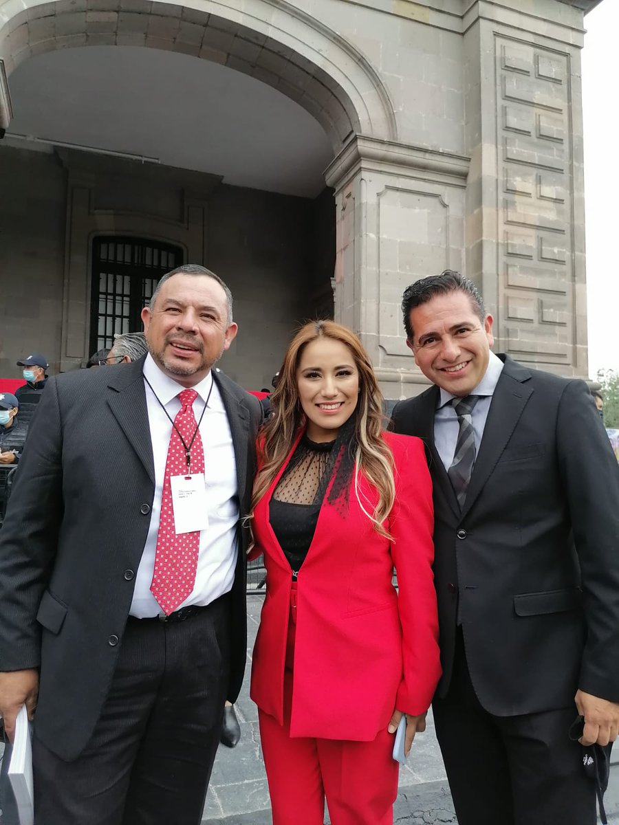 AdelanteCesar's tweet photo. Que grato saludar a grandes amigas y amigos en 5to. Informe de Resultados de nuestro Gobernador @alfredodelmazo https://t.co/pu9yrgF9FM