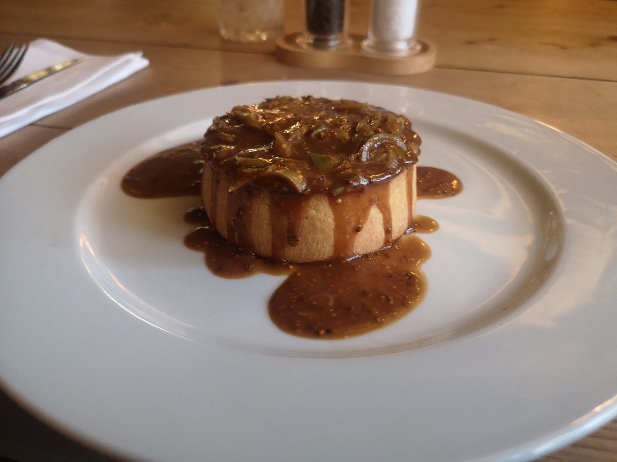 Now that's a pie. Not stew with a bit of flakey pastry on the side. Pies have tops, bottoms and sides. Thank you @thehandhotel @jjjj86 @GoNorthWales