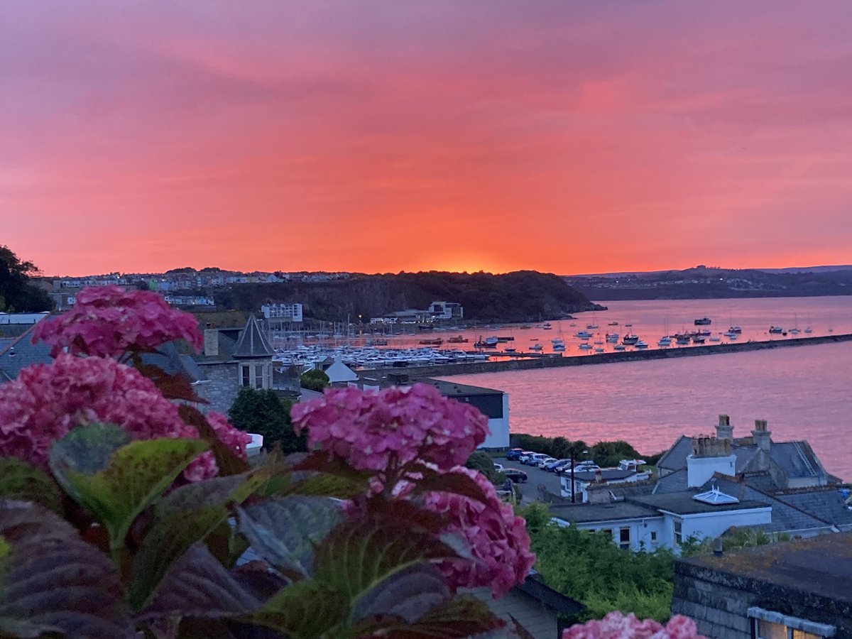 Brixham's tweet photo. Don’t you just love Brixham! https://t.co/e13lHfBN2N