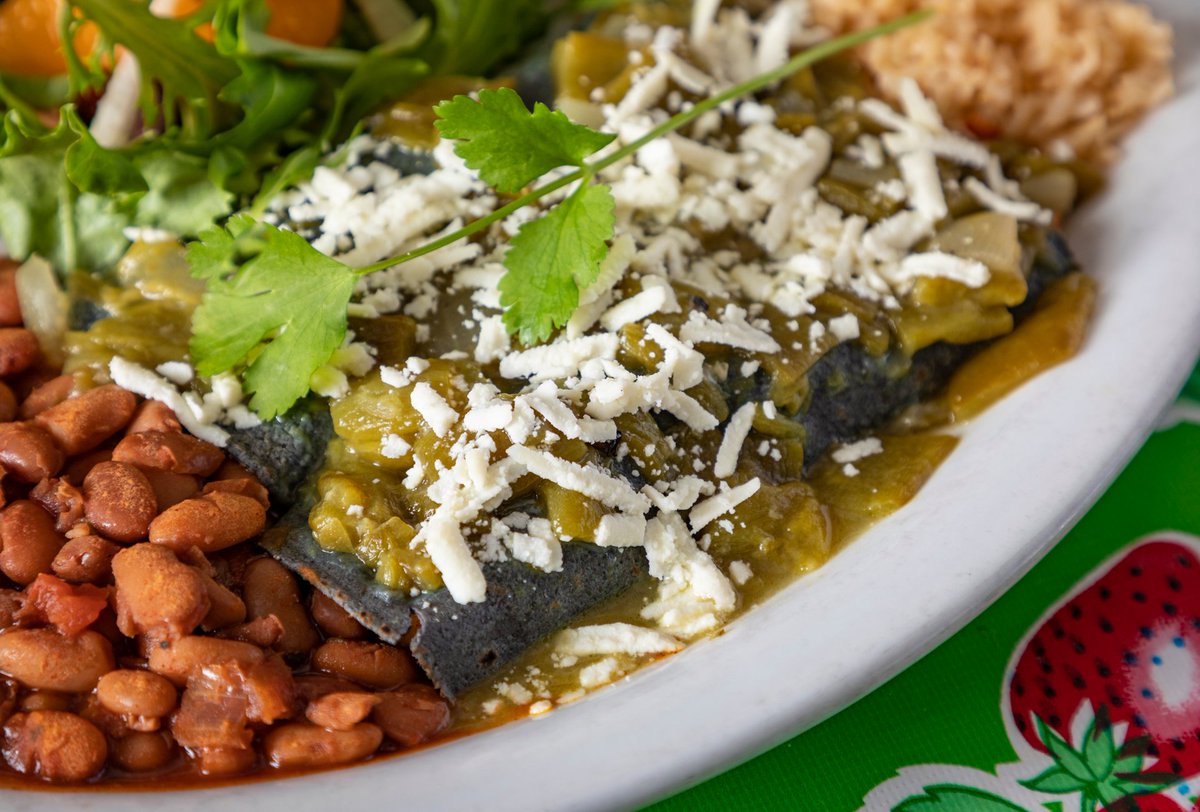 tacojanes's tweet photo. Have you ever tried our New Mexican green chili chicken enchiladas wrapped in blue corn tortillas &amp; drunken beans? Oh?! And topped with Queso fresco cheese!!

#Greenchili #Newmexico #Sananselmo #Marin #Sanfrancisco #Bayarea #Enchiladas #Tacos #Margaritas #Cocktails #Mexicanfood https://t.co/bx82WawDTX