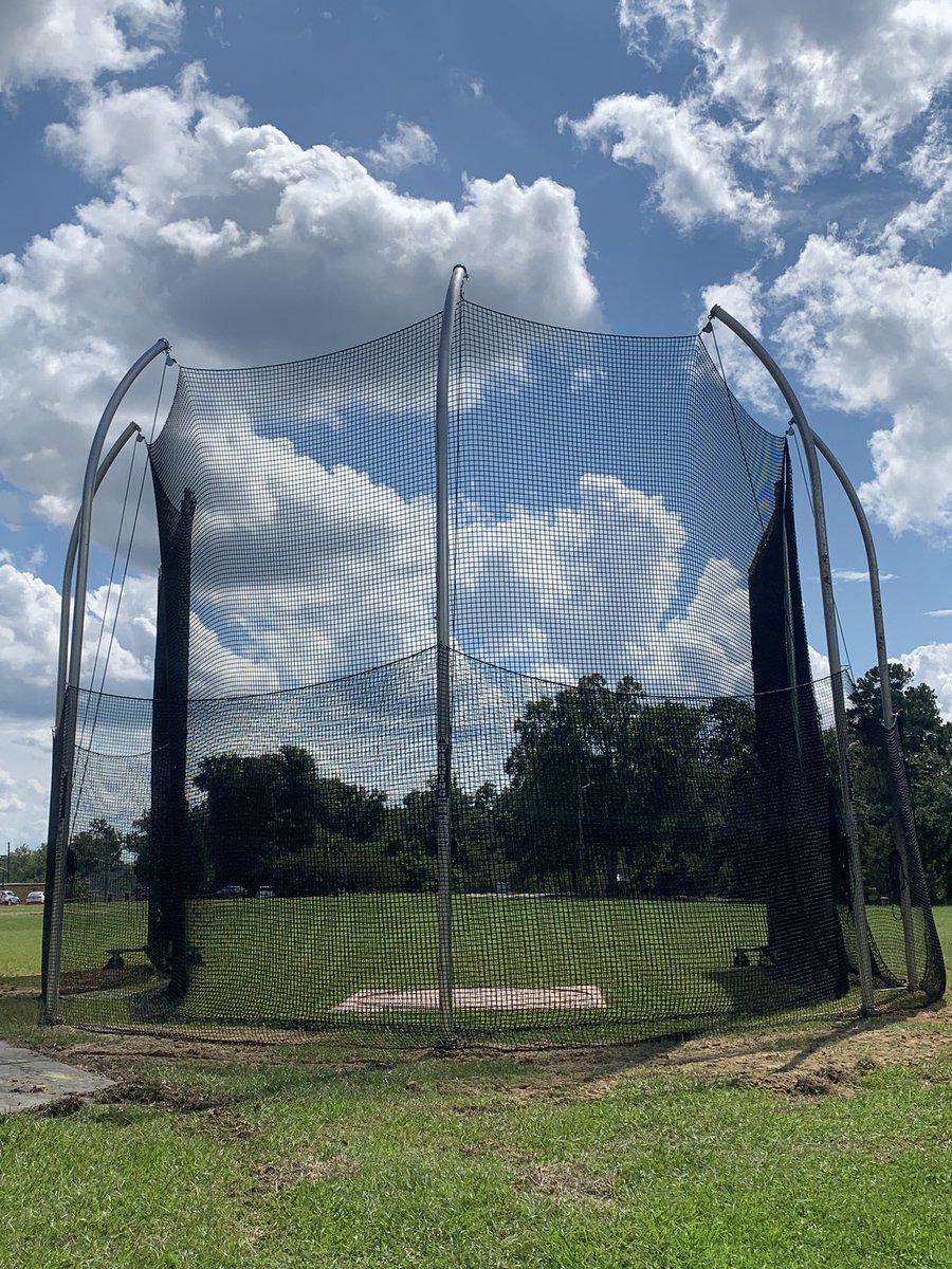 CoachMorton_'s tweet photo. Our cage has finally been installed and it’s BEAUTIFUL. #BigBerryThrows #ComeThrowWithUs https://t.co/VcWAIUPSss