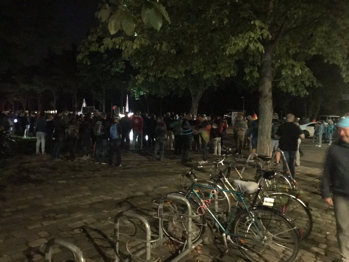 RPFDMOPO's tweet photo. 20:52, Versammlung beendet #dd1209 https://t.co/fLKk1xVFsF