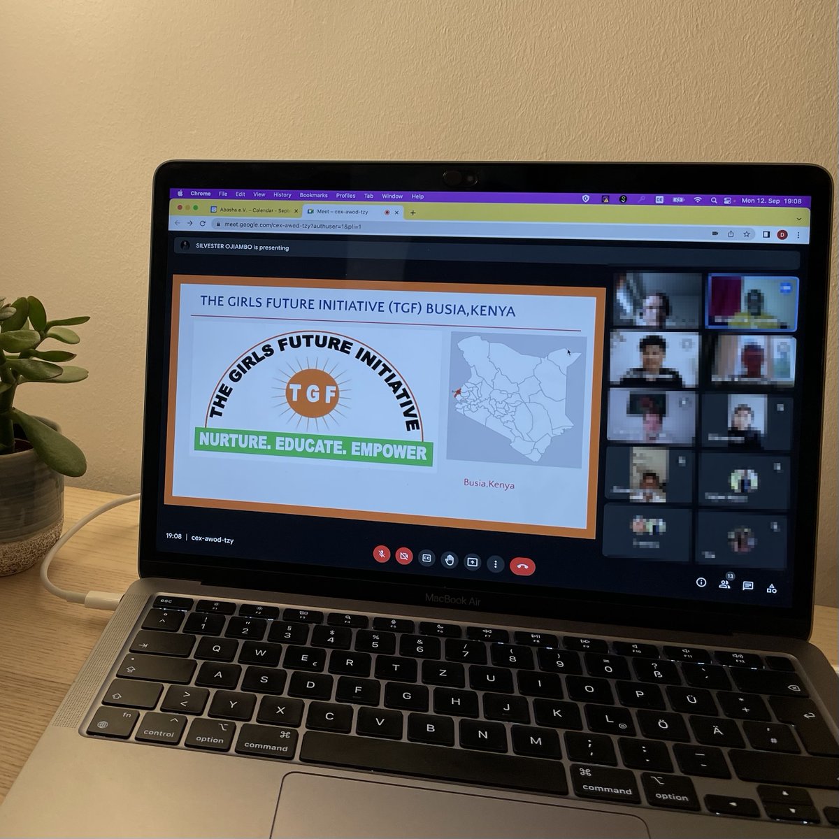 This evening was the first Abasha Spotlight session! 🎤 This time The Girls Future Initiative took the stage. In this way the members of TGF team can showcase their presentation and digital skills while presenting their project to the round.
abasha.de/support-us/