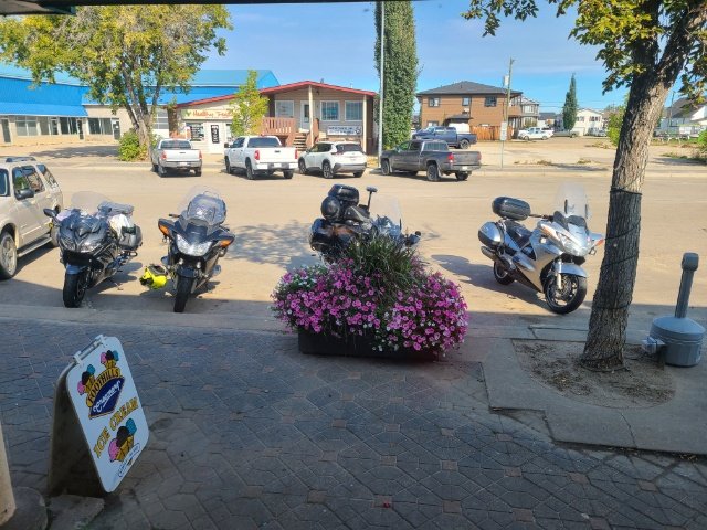 Want a great lunch Ride? Alimo's Pizzeria in Slave Lake. At least once per year. Awesome!! #ThinkBike