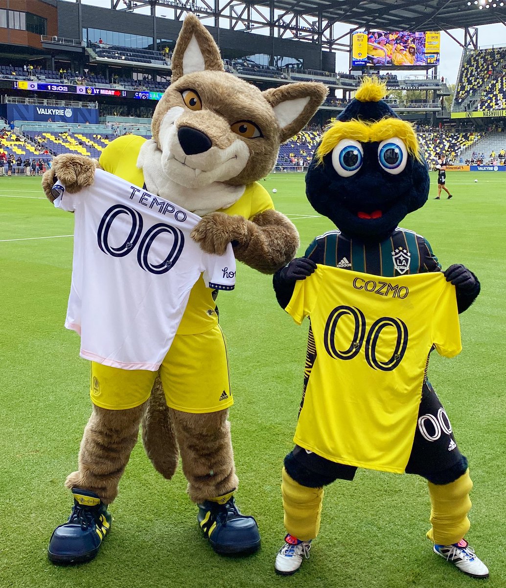 Tempo_NSC's tweet photo. Game recognize game. We went into the weekend in fight mode but came out as friends. Gotta love a redemption arc. 🐺👽

@TempoNSC x @CozmoLAGalaxy 

@nashvillesc | @mls | #EveryoneN https://t.co/XkPQz8cbor