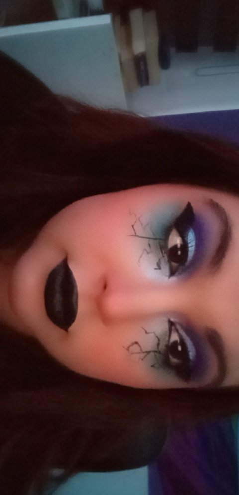 HolyyDemons's tweet photo. I Girlbossed to close to the sun with these make up looks. https://t.co/LUEVm0ED4n