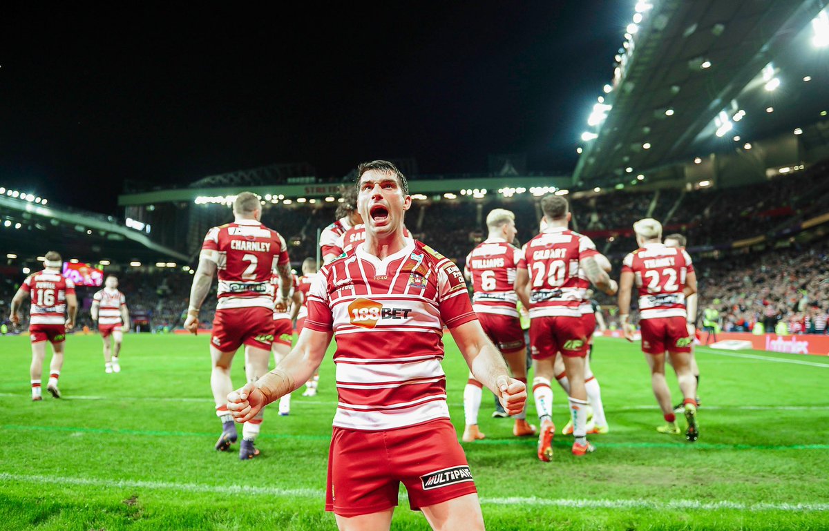 WiganWarriorsRL's tweet photo. 👤 HN 1040
👏 139 games
🏉 22 tries
👞 301 goals
🎯 25 drop goals
🔢 721 points 
💍 2 Grand Finals 
🌟 2 Dream Teams
🏆 1 Challenge Cup
🛡 1 League Leaders’ Shield 
🏅 Lance Todd Trophy Winner

❤️ Good luck to Matty Smith who has today retired from Rugby League.

#WWRL https://t.co/pF9kqYjDjc