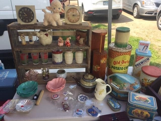 ExcelsiorMktMN's tweet photo. Everybody needs a little vintage in their life 😎
.
.
.
Find more unique pieces like these this SATURDAY at the Excelsior Flea Market! 

See you there! 

#fleamarket #excelsiormn #localvendors #buylocal https://t.co/xSEXRtGLDE