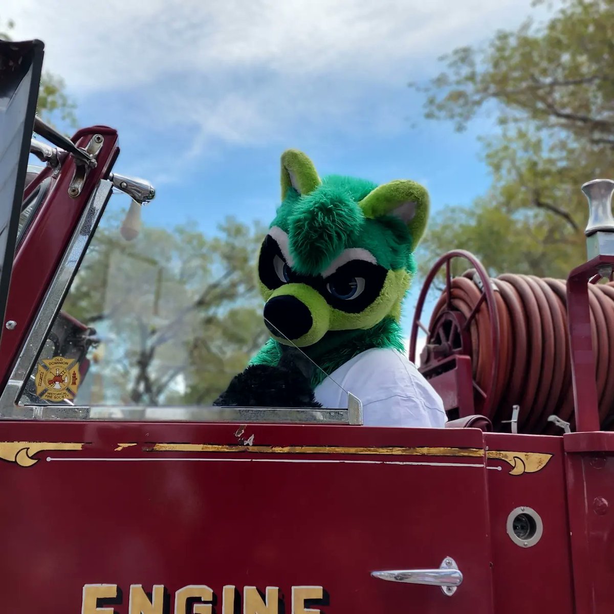 rachetracc's tweet photo. Wee woo wee woo wee woo, coming through!
#exponm #statefair #firetruck #raccoon #terrakun #lgbt #gay #pride #fair #travel #adventure #newmexico #furry #furryfandom #fursuiting #fursuiter https://t.co/oDaX3VBqR5