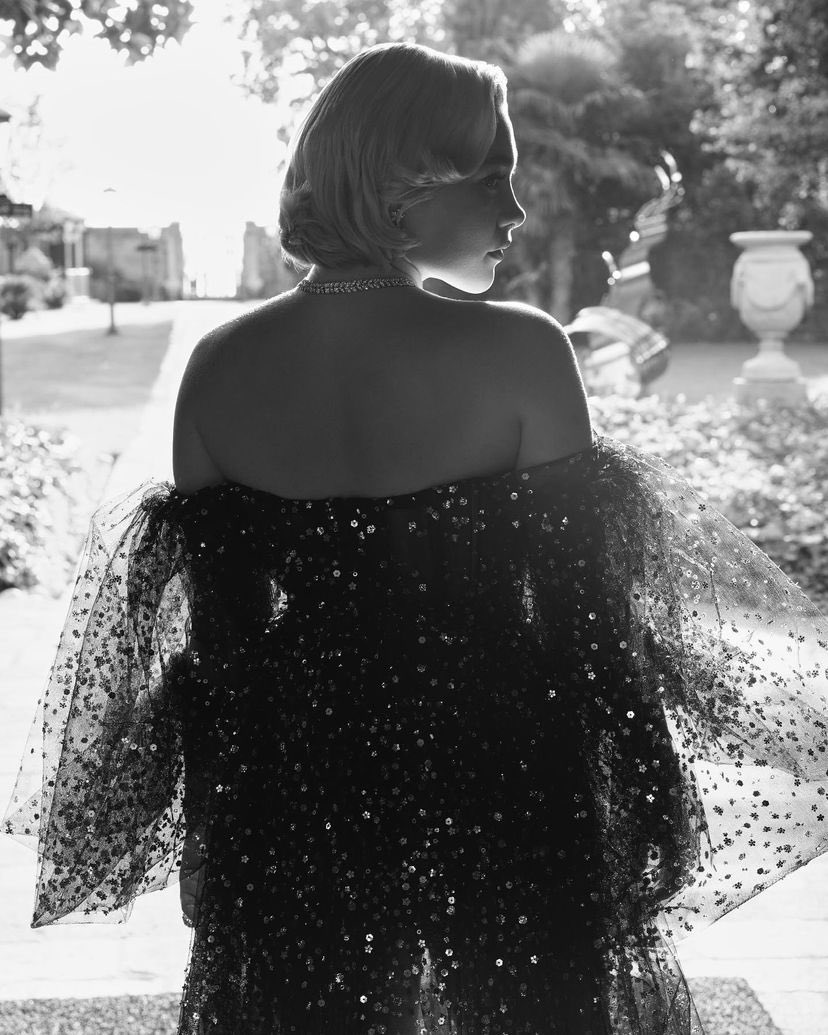 pughphotos's tweet photo. Florence Pugh photographed by Greg Williams https://t.co/ujRAcrtVBk