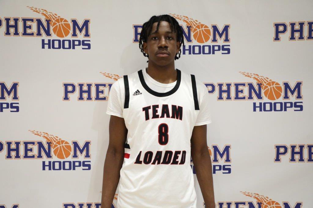colbylewis20's tweet photo. Richmond, VA native 6’5 2023 Davin Cosby is another HM prospect for the Holy Rams. Smooth release from the perimeter. Deep range. Uses size well to make plays downhill, holding off defenders. @Cosby10D https://t.co/uyTq4mA6qN