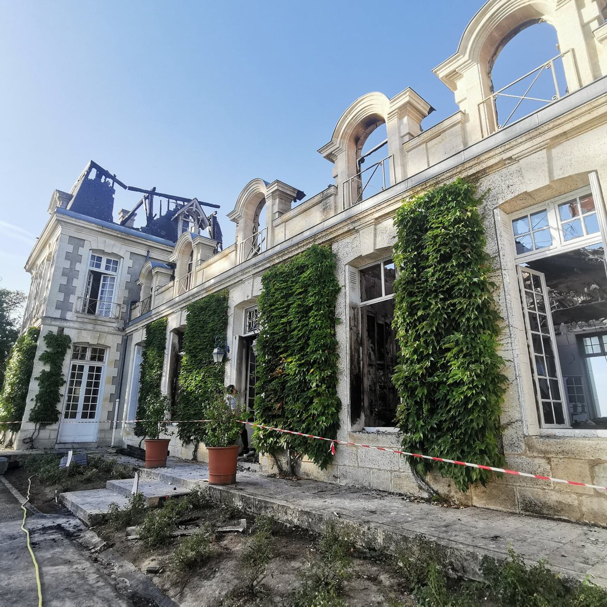 Incendie du château Gaby à Fronsac : un crève-coeur pour l'équipe du château <a href="/chateaugaby/">David Curl</a> france3-regions.blog.francetvinfo.fr/cote-chateaux/…
