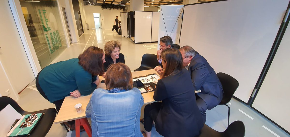 SeveGuillemet's tweet photo. Aujourd'hui les membres du CODO @orangeIDF ont pu découvrir l'#EscapeGame conçu avec @eenfance pour sensibiliser les plus jeunes aux bons usages du numérique.

🧙🏼‍♂️🧙🏼On peut compter sur eux  pour animer les ateliers du programme #OrangeDigitalCenter les Magiciens du Numérique ! https://t.co/lbTojb6BPA