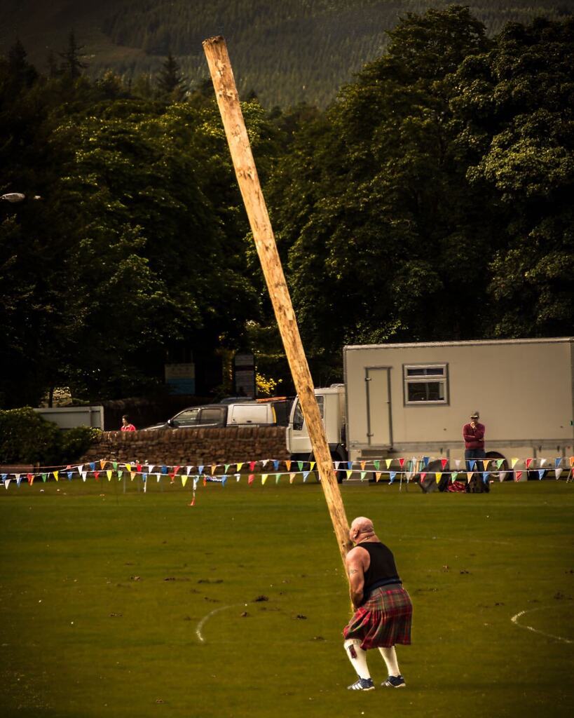 davidrhogg's tweet photo. A competitor puts in some caber tossing practice one evening before the Brodick Highland Games.
August 2012; Ormidale Park, Brodick, Isle of Arran
#capturingthemoment #thedecisivemoment #throwback #highlandgames #cabertoss #tossingthecaber https://t.co/HTUnxvumP7 https://t.co/XqwrYXG16t