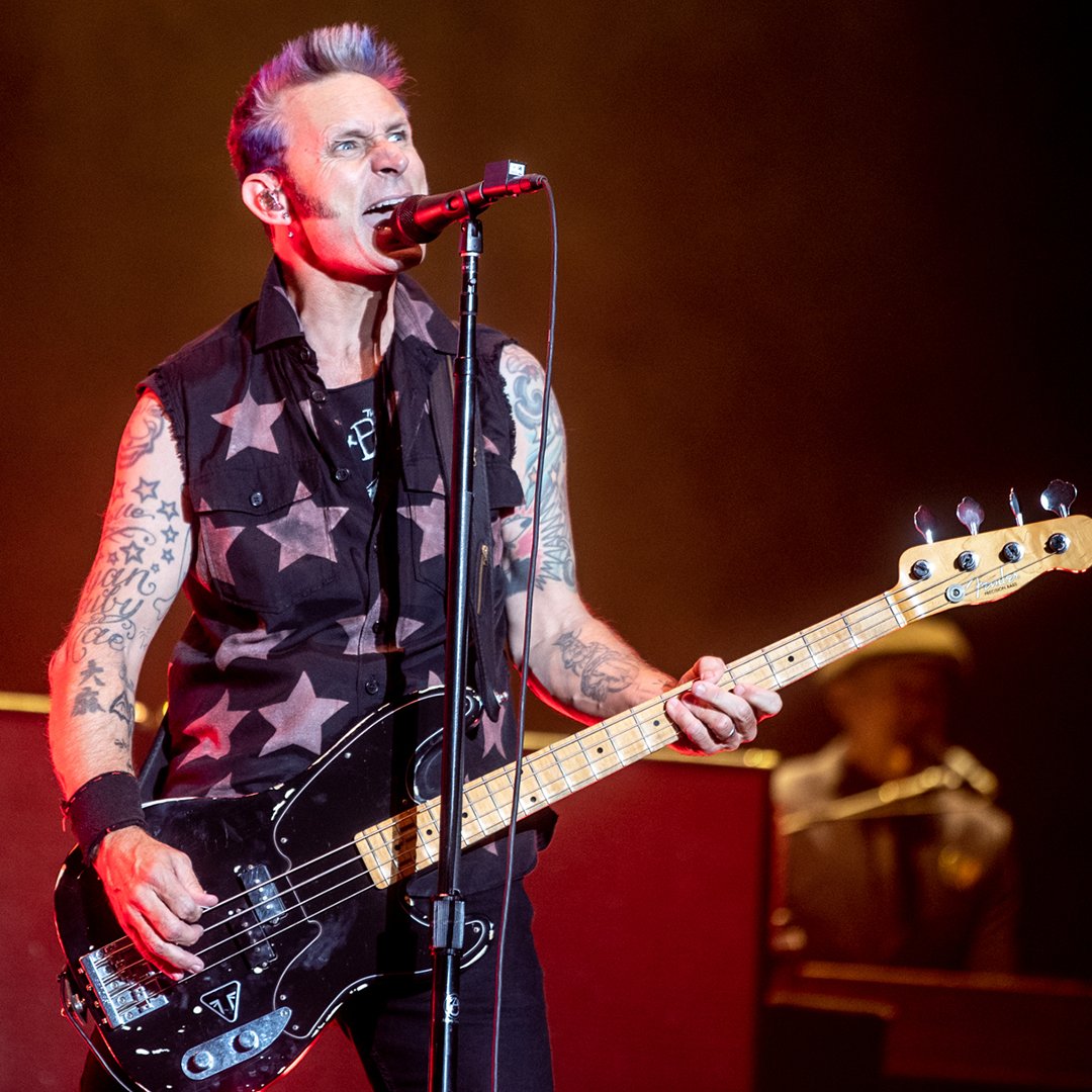 filonewsOK's tweet photo. 🎉 La FIESTA de Billie Joe Armstrong, Mike Dirnt y Tré Cool tuvo de TODO. A los #HITAZOS como "#AmericanIdiot", "#Holiday" o "#BasketCase" se le sumaron "Wake Me Up When September Ends", "#TimeOfYourLife" o "#21Guns", puntos sensibles de un ADN hardcore 🤟 https://t.co/ywS70fq8P8