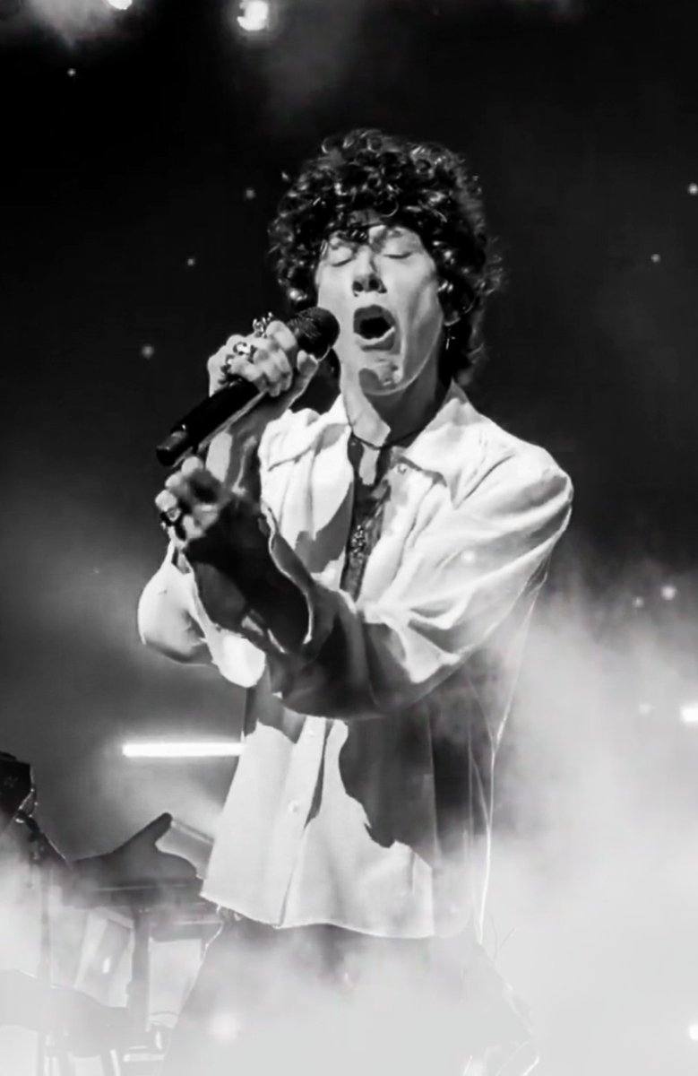 iamlp_eb's tweet photo. Lost On You 🤗
@iamlp
.
.
.
#thehall #lptour22
.
.
.
.
.
#lpofficial #angels #foreverfornow
#howlowcanyougo #LPeople #iamlp #iamlpofficial #eblp #laurapergolizzi #lpeb #lpmusic #singer #guitar #lostonyou #lp https://t.co/Kt0JMy74Xi