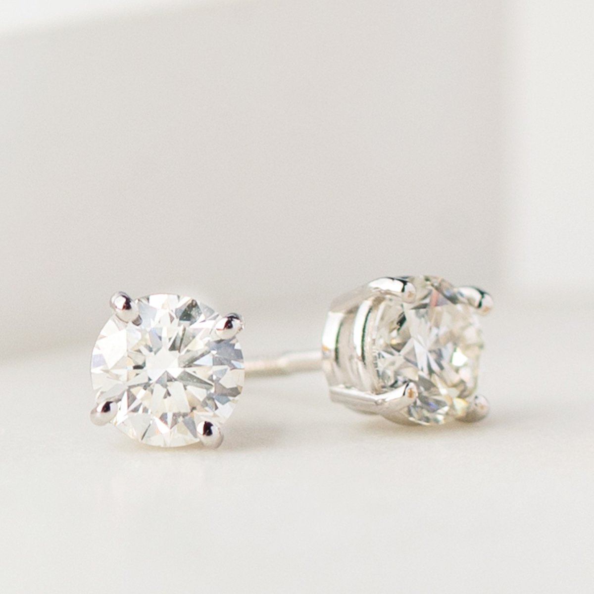 jedora's tweet photo. Enter the Luxe Life giveaway for a chance to win over $2,600 in fashionable & fabulous prizes, including a set of 1 carat total-weight lab-grown diamond earrings from Jedora! Go to https://t.co/DGYRYSOtwu for more details: https://t.co/vRPcxnOcak #Jedora #FindKeepLove #Giveaway https://t.co/o2m2BJePRa