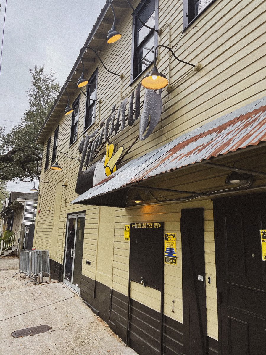 This place, man. I owe so much to <a href="/Tipitinas/">𝐓𝐢𝐩𝐢𝐭𝐢𝐧𝐚’𝐬 🍌</a>. Workin' on a video to show y'all a little behind the scenes of my experience rehearsing there. 🇺🇸🐊