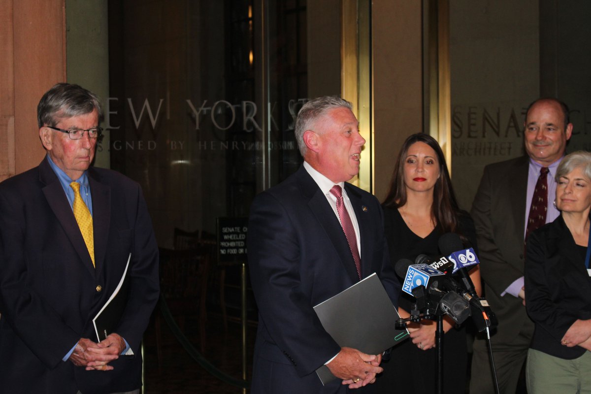 johnmcdonald108's tweet photo. Today I joined @NeilBreslin44, @PatriciaFahy109, and the New York State Animal Protection Federation to encourage Governor Hochul to sign New York’s puppy mill pipeline legislation (S.1130/A.4283) that would ban the sale of dogs, cats, and rabbits in pet stores. 1/ https://t.co/0Da1H03Rav